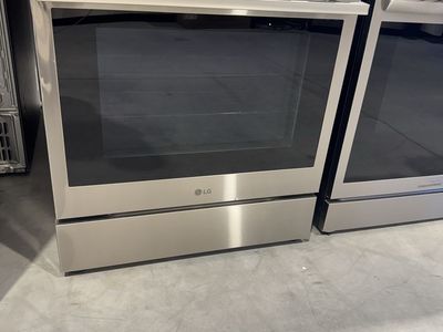 Scratch and dent 6.3 cu. ft. Smart True Convection InstaView Gas Range Single Oven with Air Fry