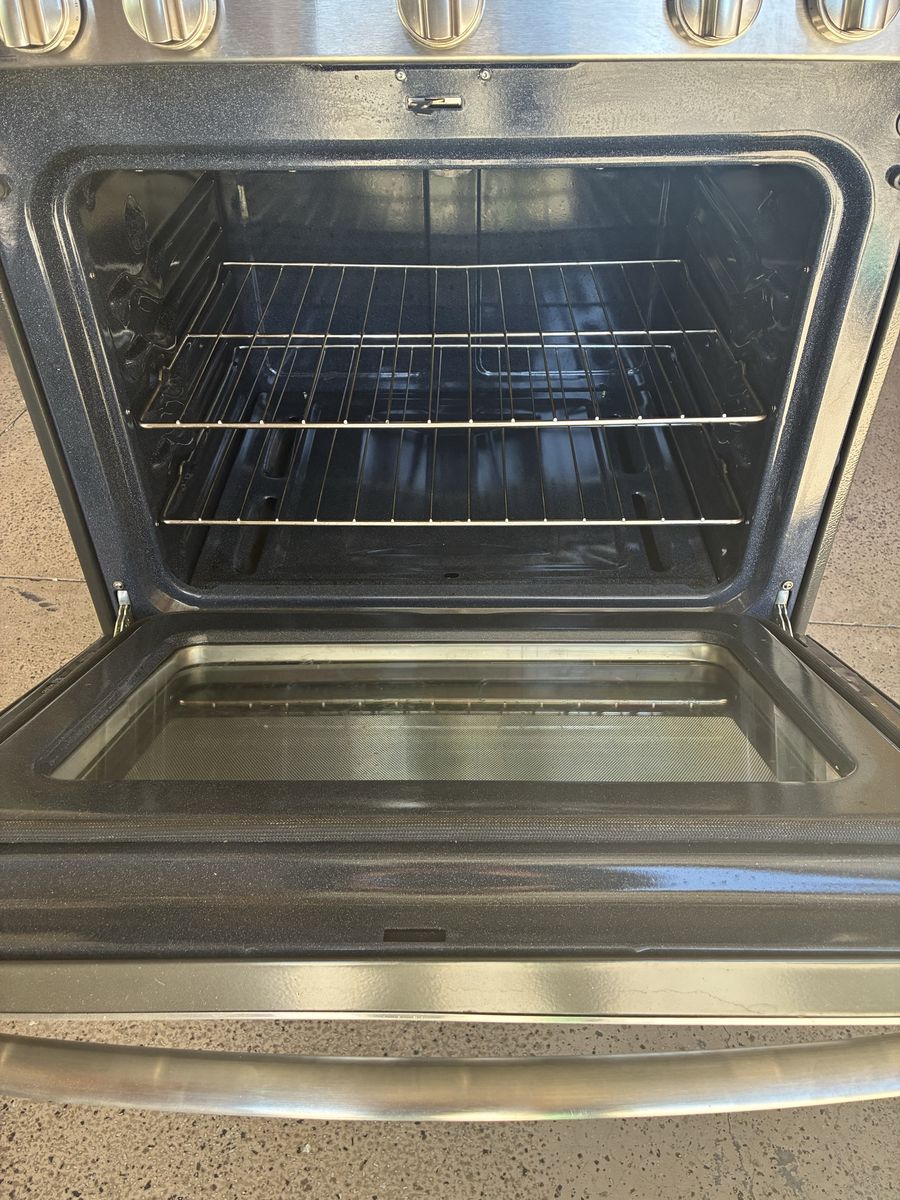 Very Nice GE Gas Range Stove