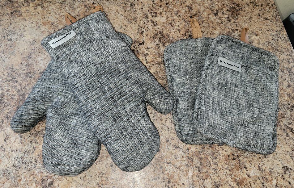 kitchenAid Oven Mitts