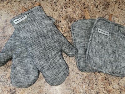 kitchenAid Oven Mitts
