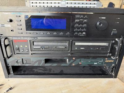 Roland SP-700