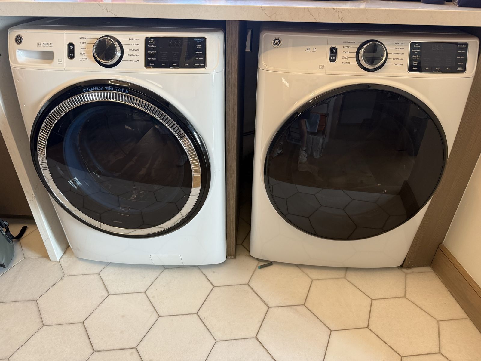 GE Profile Smart Front-Load Washer & Gas Dryer Set – Excellent Condition