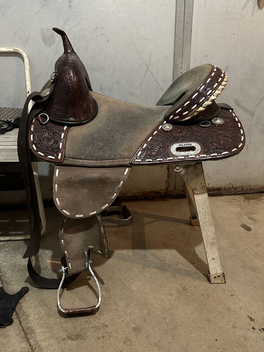 Hilason Treeless Saddle