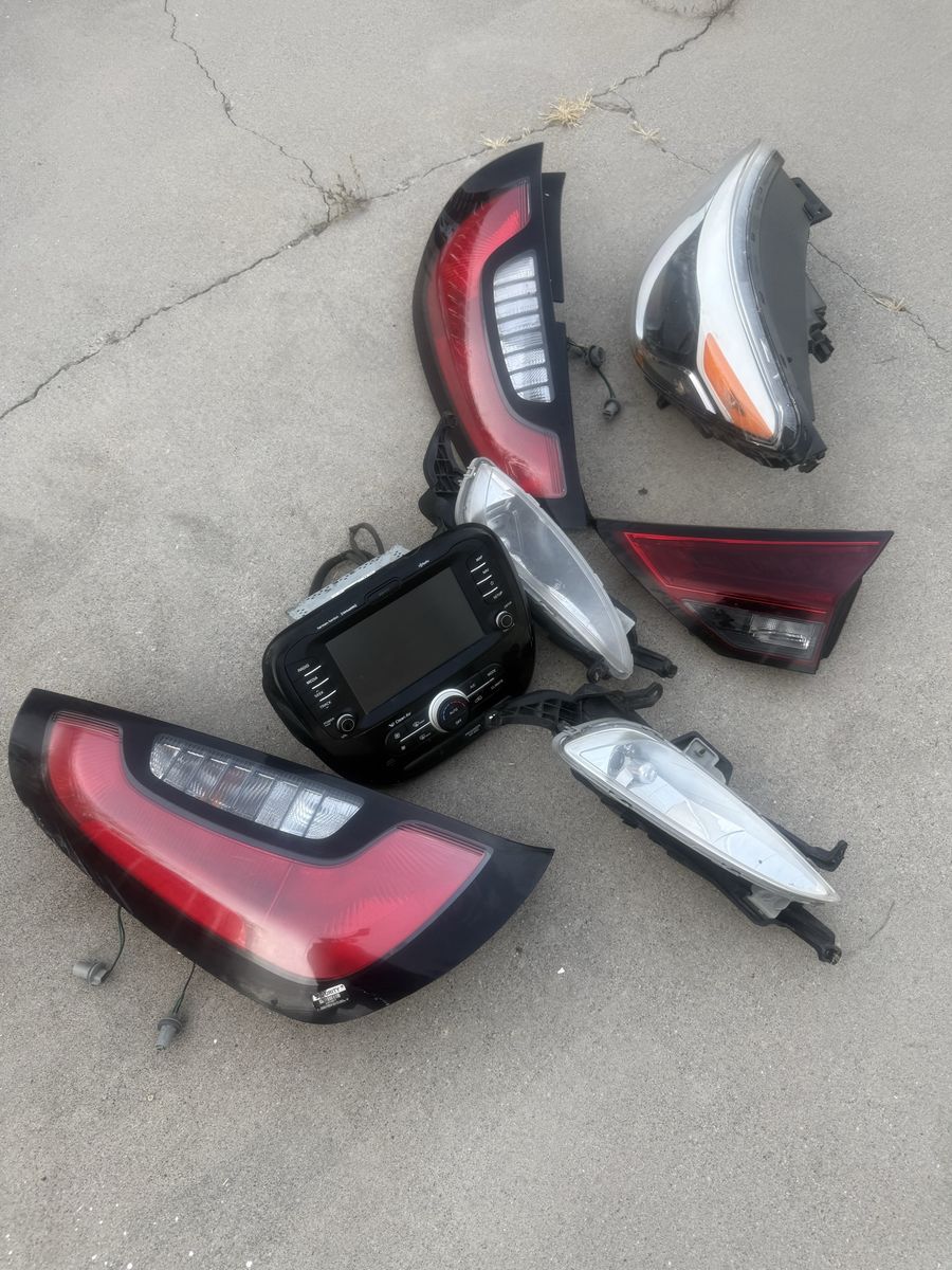 KIA SOUL PARTS (Tailights, radio, etc)