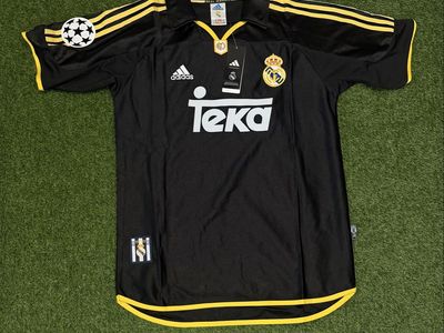Adidas Real Madrid R. Carlos #3 Black/Yellow Soccer Jersey Men's Size L (Vintage 1990s)