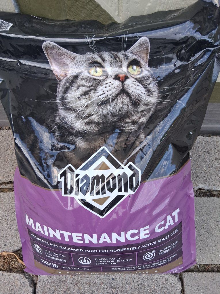 Diamond Maintenance Cat Food for Adult Cats - 30/15 Protein/Fat Formula