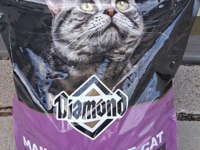 Diamond Maintenance Cat Food for Adult Cats - 30/15 Protein/Fat Formula