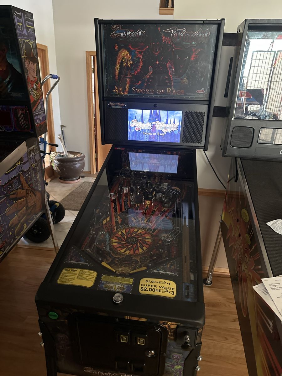 Stern Black Knight: Sword of Rage Pinball Machine