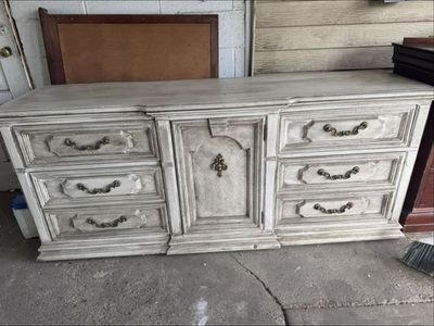 Thomasville Distressed White Dresser with 9 Drawers and Decorative Center Cabinet