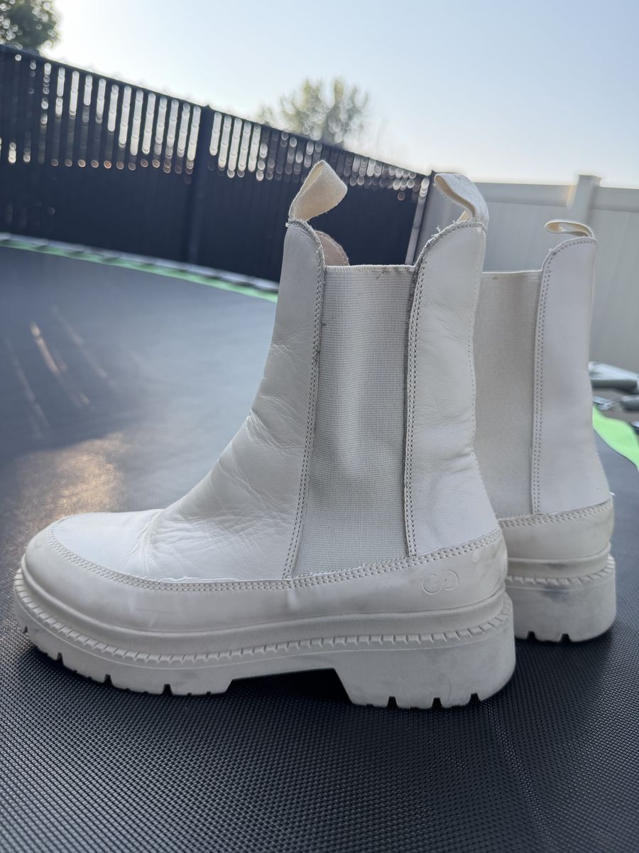 Calla Women's Off-White Leather Platform Lug Sole Chelsea Boots Size 9.5