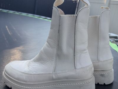 Calla Women's Off-White Leather Platform Lug Sole Chelsea Boots Size 9.5