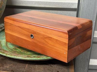 Vintage mini Lane cedar chest, trinket jewelery box. Mid century Made in USA from real cedar