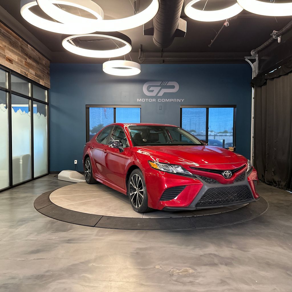 2020 Toyota Camry SE