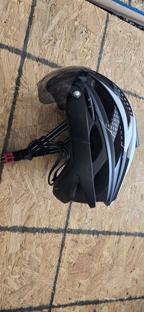 Cycling Helmet with Magnetic Visor Black White