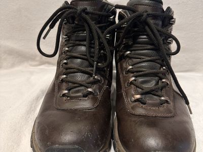 Hi-Tec women’s size 8 Gore-Tex brown leather mid hiking boots