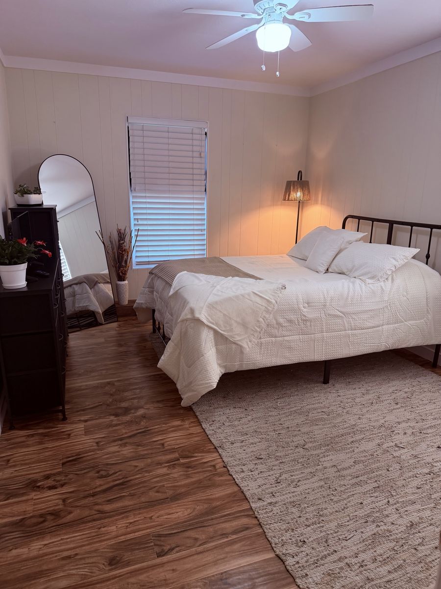 Private 2bd/office/bathroom Suite Utilities/Fiber Included