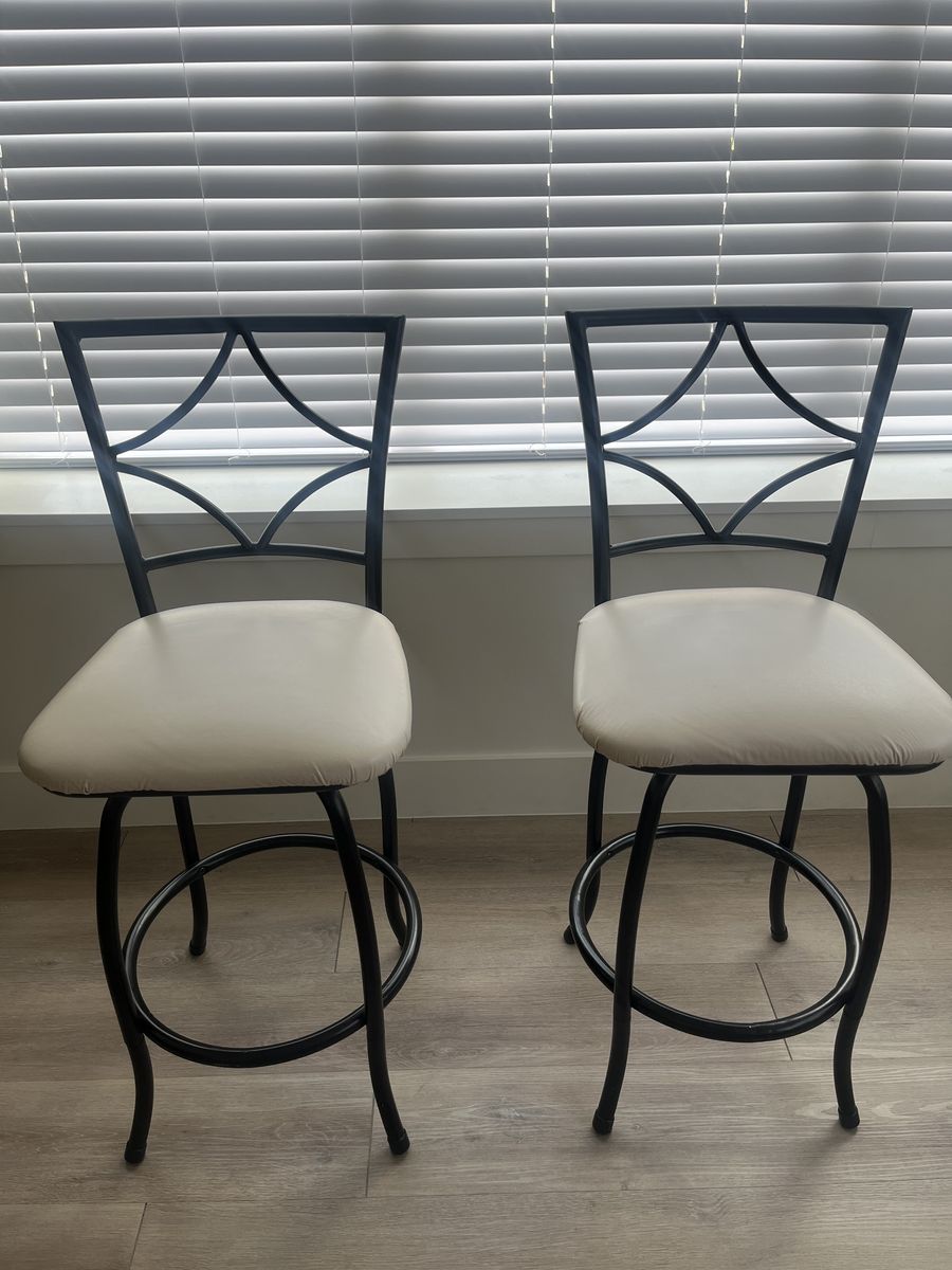 2 Swivel Counter Bar Stools