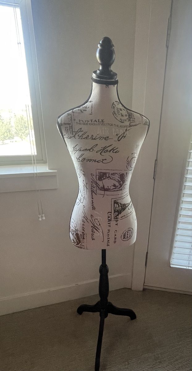 Mannequin Display - SereneLife (52-64”)