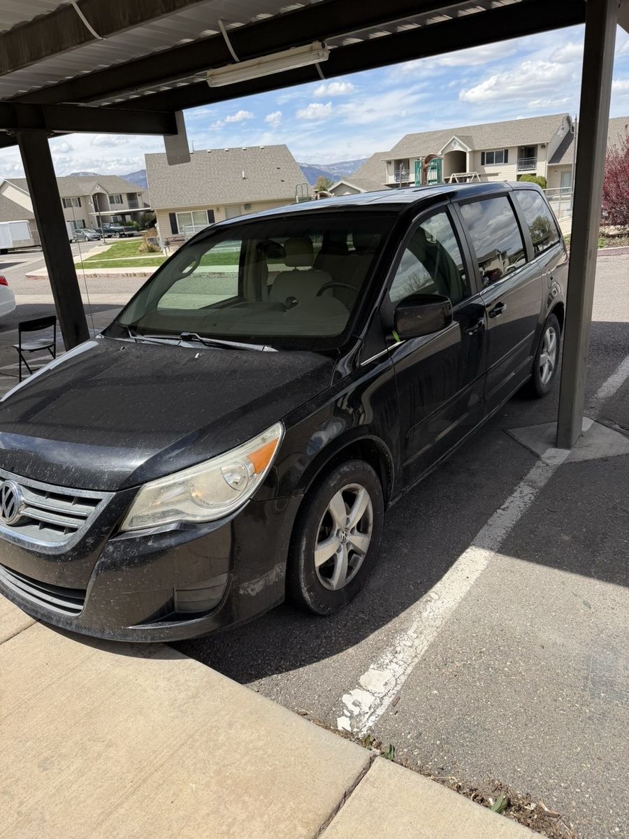 2010 Volkswagen Routan SEL
