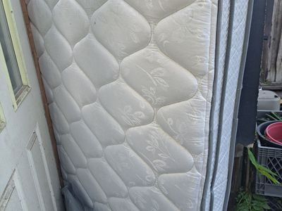 Queen Pillowtop Mattress & Boxsprings