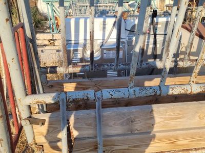 Used Livestock Squeeze Chute - Excellent Condition, Ready for Your Farm