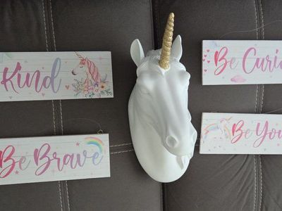 Unicorn Wall Decor Set - White Unicorn Head and Four Motivational Signs