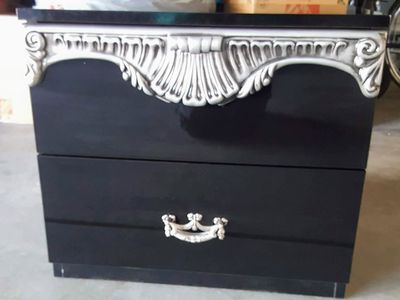 BAROCCO NITESTAND/TABLE made in ITALY IS NEW Luxury black/silver $60
