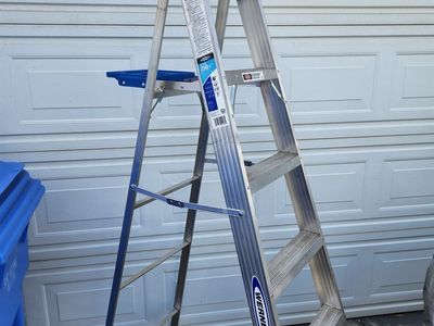 WERNER Stepladder, 6 ft Ladder