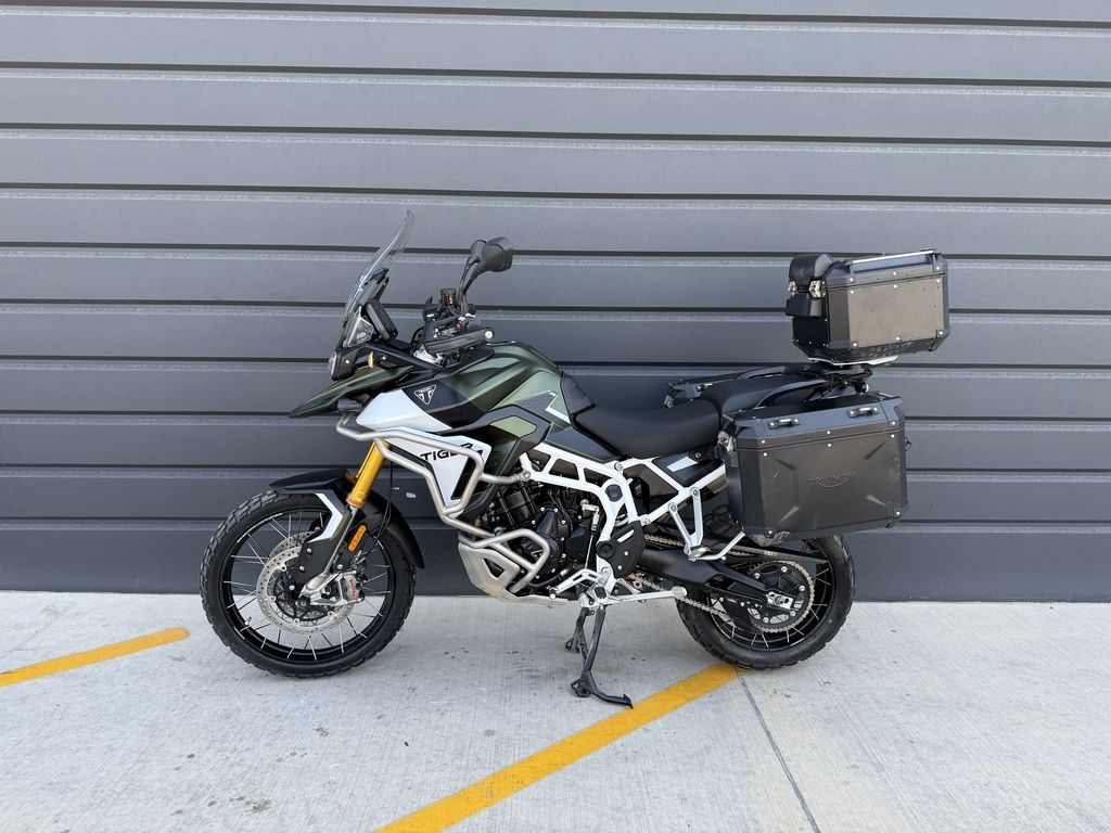2025 Triumph Tiger 900 Rally Pro Matte Khaki Green / Matte Phantom Black