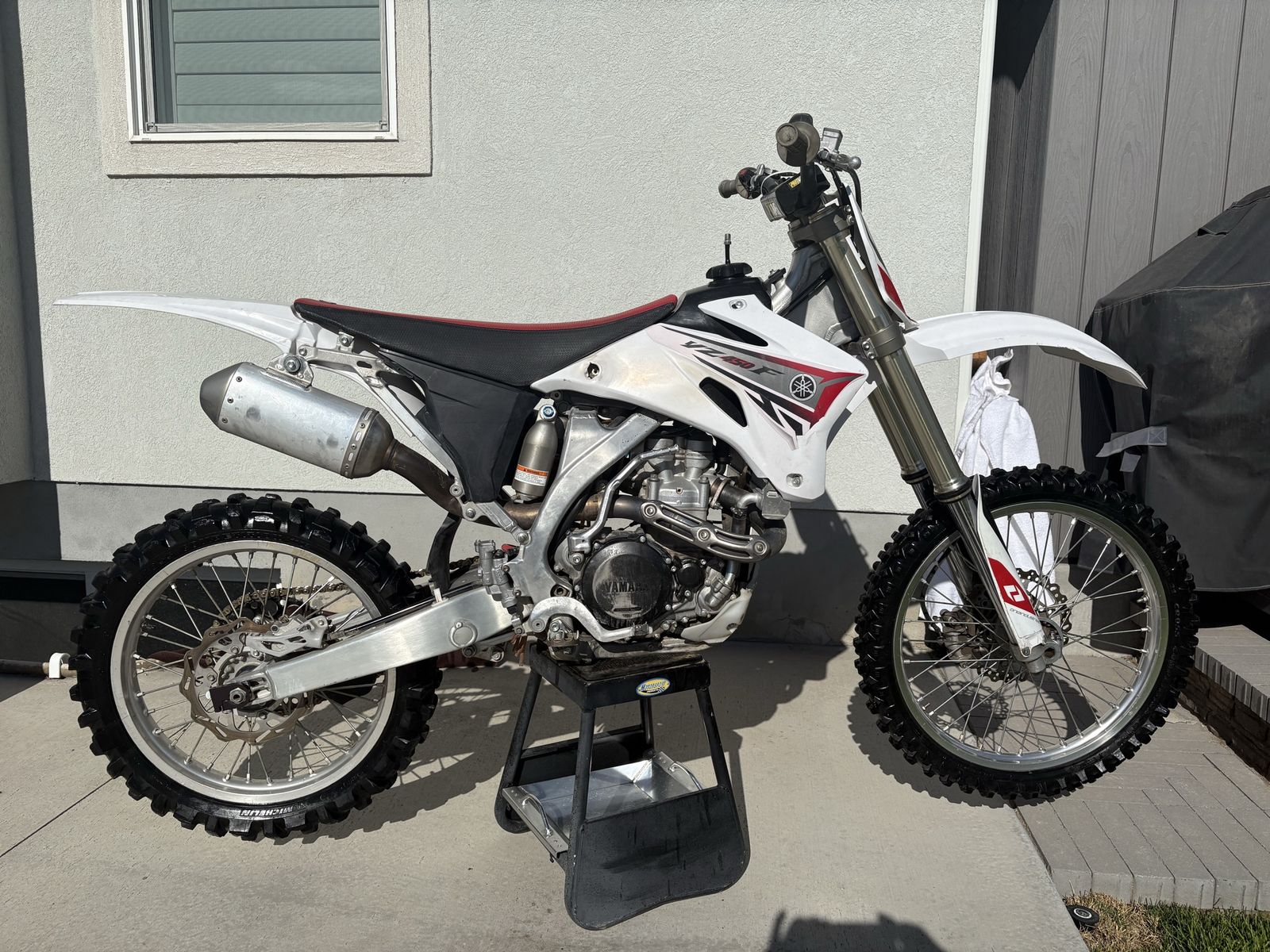 Yamaha YZ450F Dirt Bike - White/Red, Used