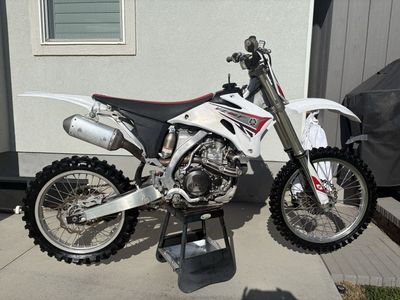 Yamaha YZ450F Dirt Bike - White/Red, Used