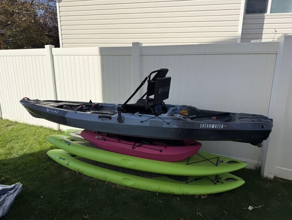 Vibe Shearwater 125 Pedal Drive Fishing Kayak