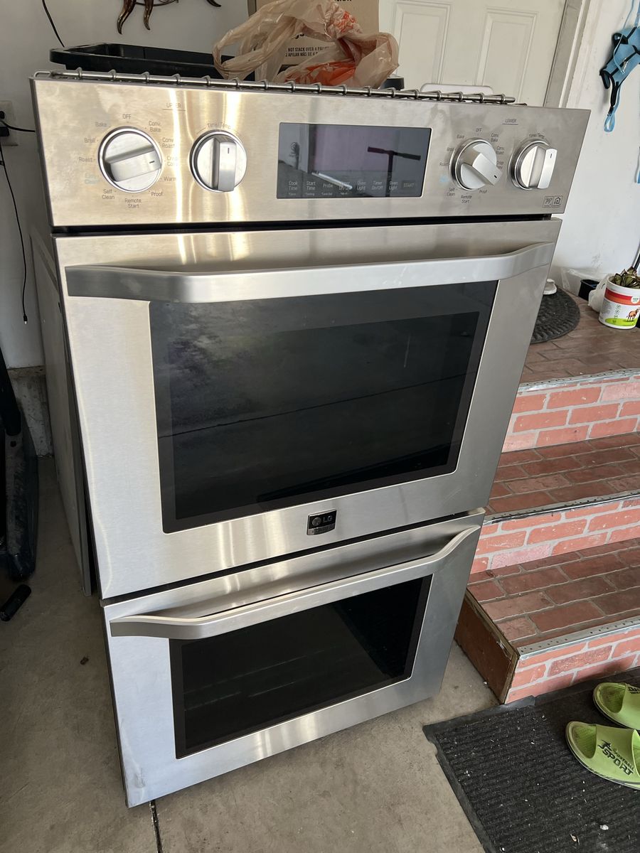 LG STUDIO 4.7 cu. ft. Double Built In Wall Oven