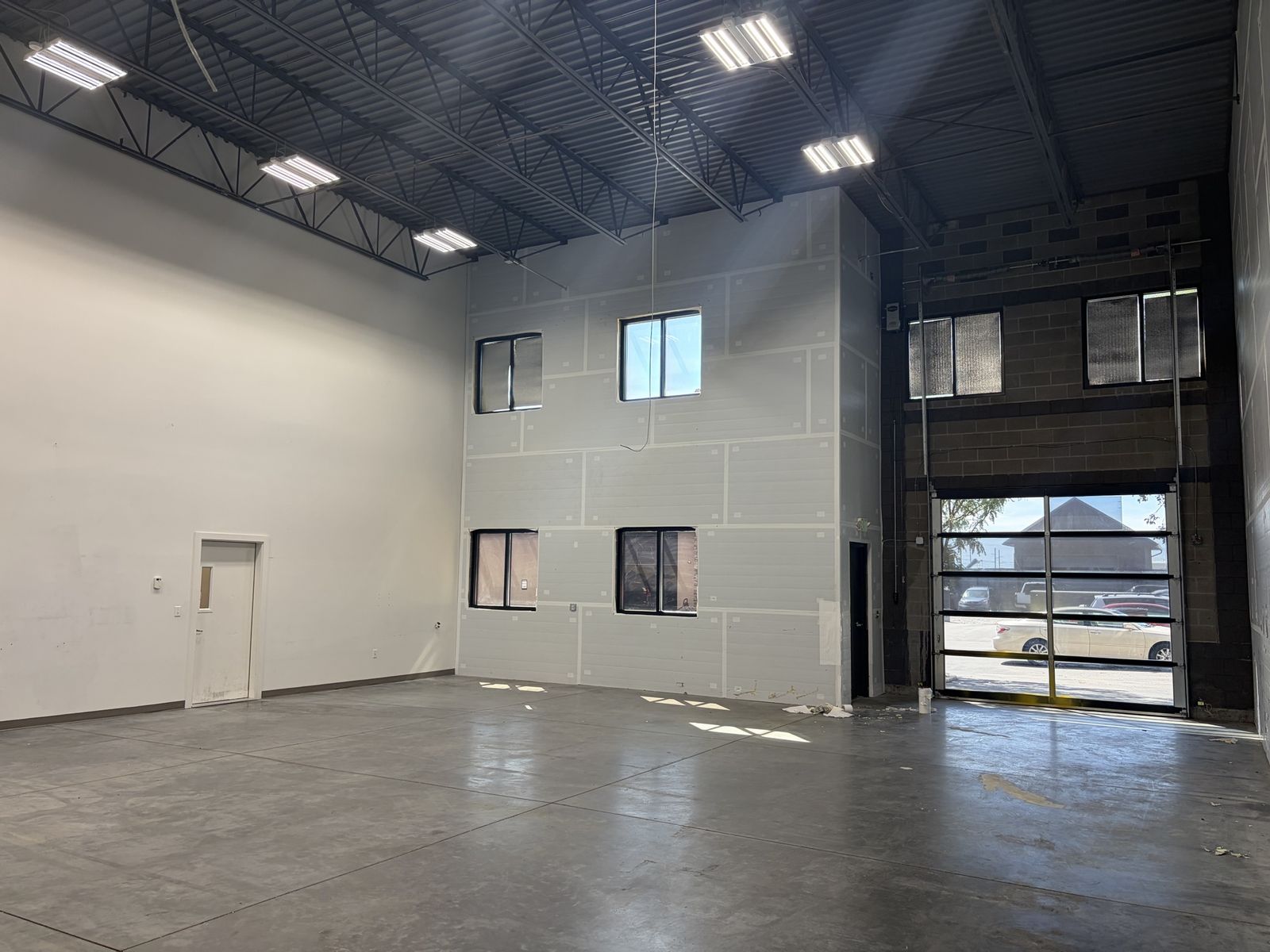 Main image 10