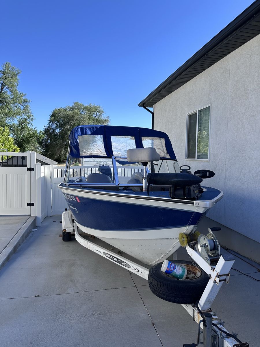 2000 Starcraft Superfisherman Fishing Boat with Trailer and Trolling Motor