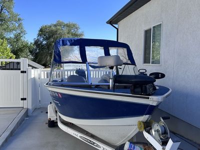 2000 Starcraft Superfisherman Fishing Boat with Trailer and Trolling Motor