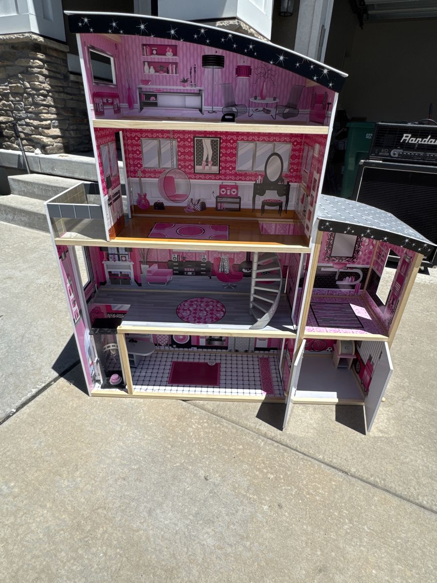Free KidsKraft Dollhouse (large)