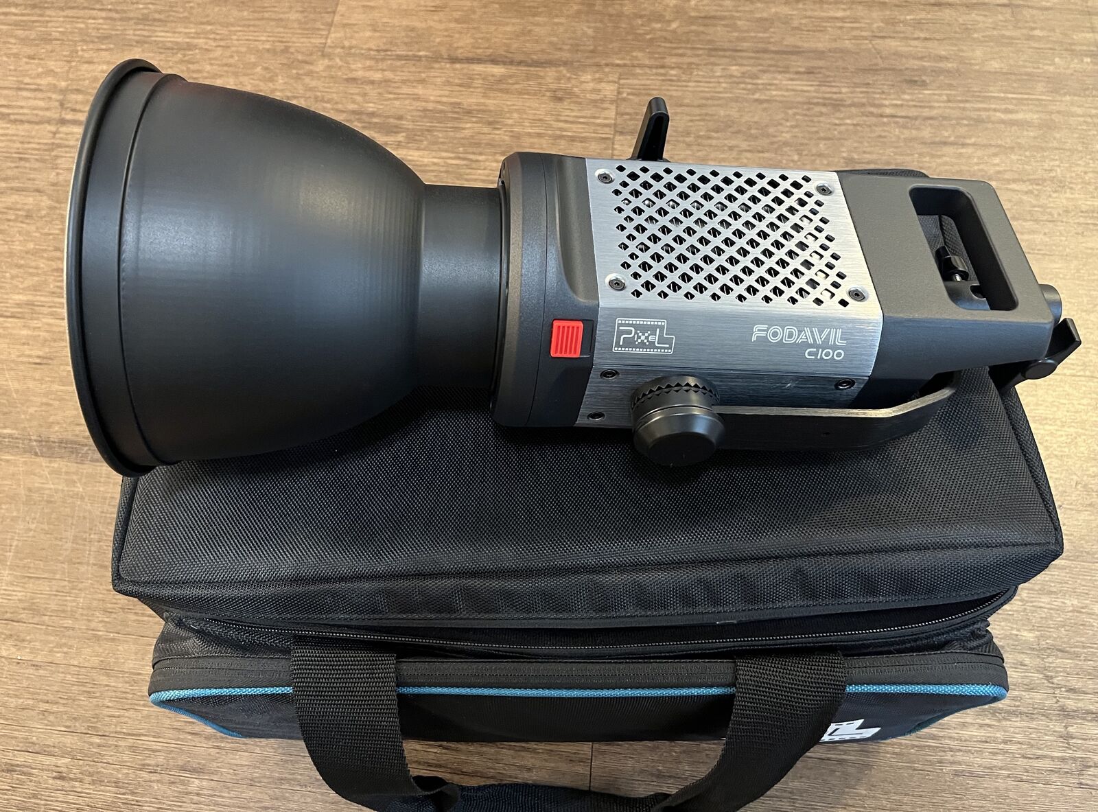 2 FODAVIL C100 video lights