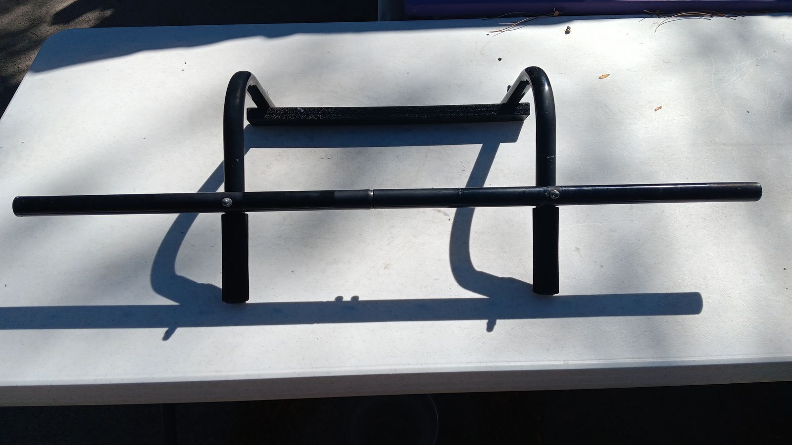 Pull up bar for a door frame mount