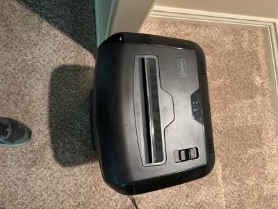 Staples Mailmate-style cross-cut paper shredder