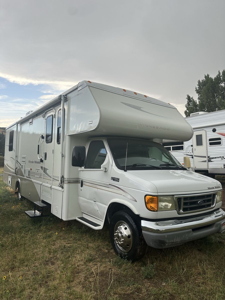 2003 Ford E-450 and Econoline 450 