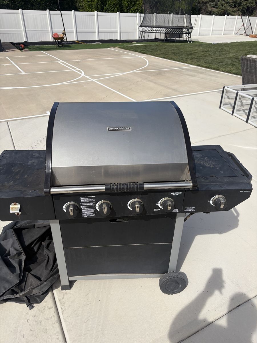 4 burner grill with propane tank