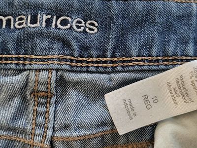 **WOMEN'S SIZE 10R JEANS**