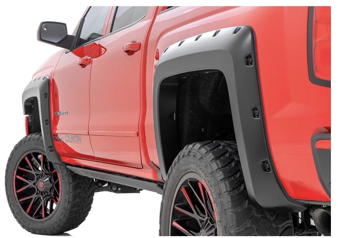 2014–2018 Chevrolet Silverado 1500 (and 2015-2019 2500HD/3500HD models) featuring the 5.8-foot short bed. Pocket Riveted Fender 