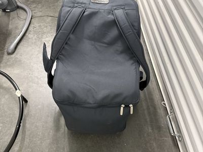 Nuna PIPA Car Seat & Base & Travel Case