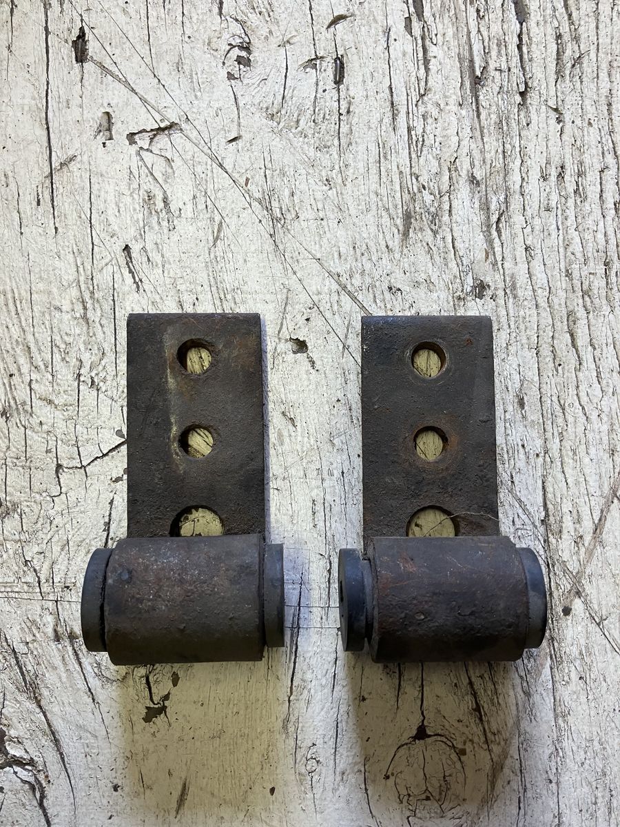 Jeep CJ-5, CJ-7, and Scrambler, '76-'86, Original Shackle Mounting Brackets.