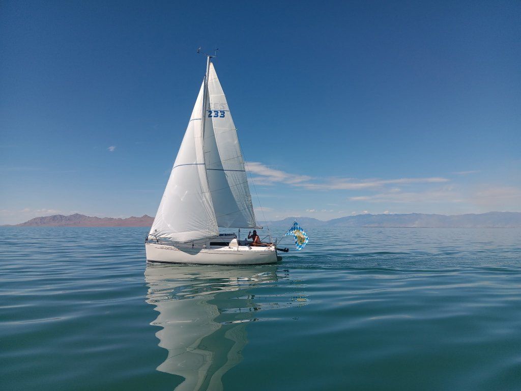 1988 Beneteau f-235 wing keel with trailer