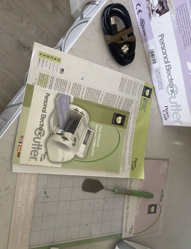 Cricut Personal Electronic Cutter with George and Basic Shapes Cartridge and Original Box