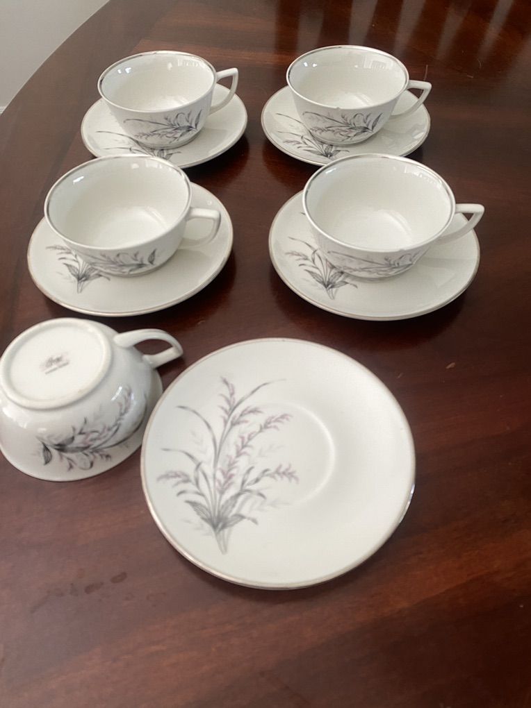 Set Of 5 Garden Queen Fine China Teacups Saucers
