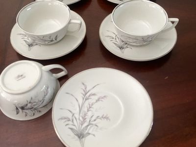 Set Of 5 Garden Queen Fine China Teacups Saucers